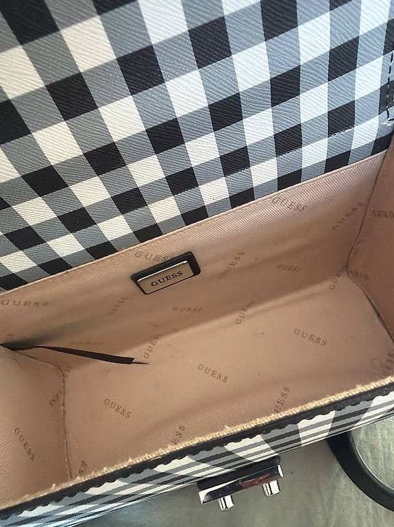 Sacs femmes: Sac guess – D'occasion à La Tour-de-Peilz par pil_j6nr 2