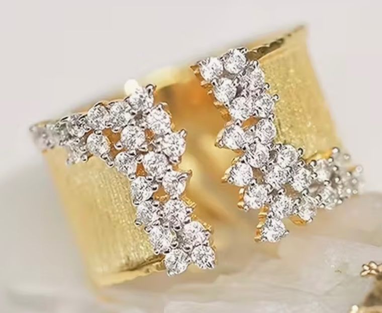 Anelli: Goldfarbener Ring mit Zirkonia – Nuovo e nell'imballaggio originale da Kloten venduto da des_xv52