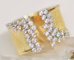 Goldfarbener Ring mit Zirkonia