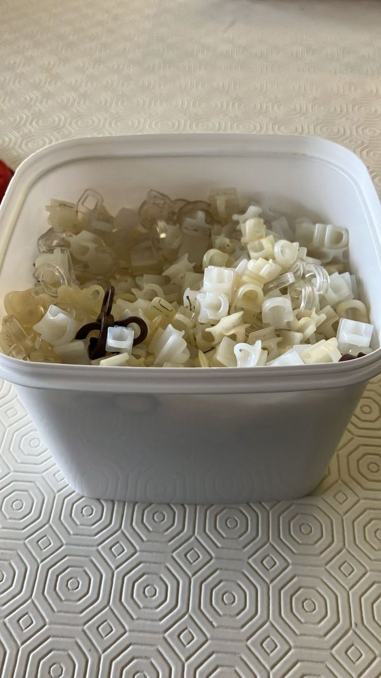 Tende: Anellini e gancetti per tende – Usato da Melano venduto da H-Sara 1