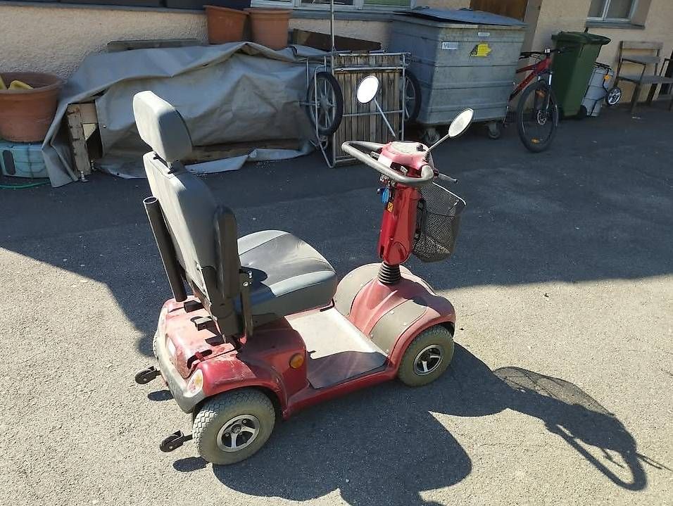 Veicoli elettrici: Scooter pour mobilité réduite – Usato da Courtelary venduto da liou1919 1
