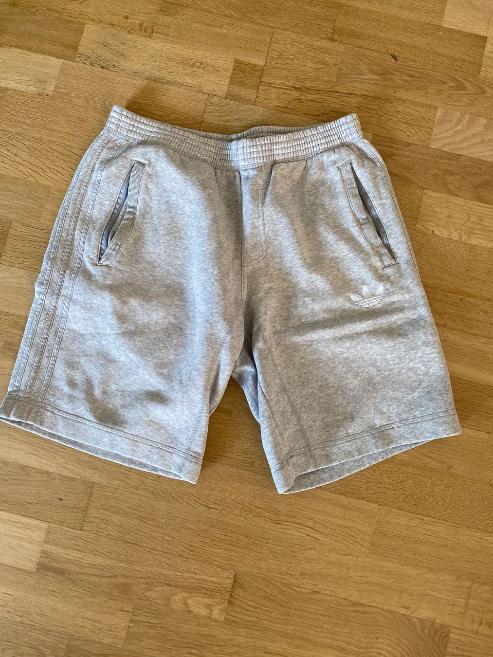 Pantaloni: Adidas Herren Grösse M Short Hose Trainerhose – Usato da St. Gallen venduto da ka_mo