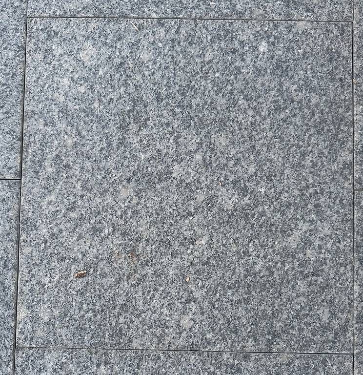 Rivestimenti per pavimenti: Granit Natursteinplatten zu verkaufen – Usato da Kriens venduto da Kneubi4