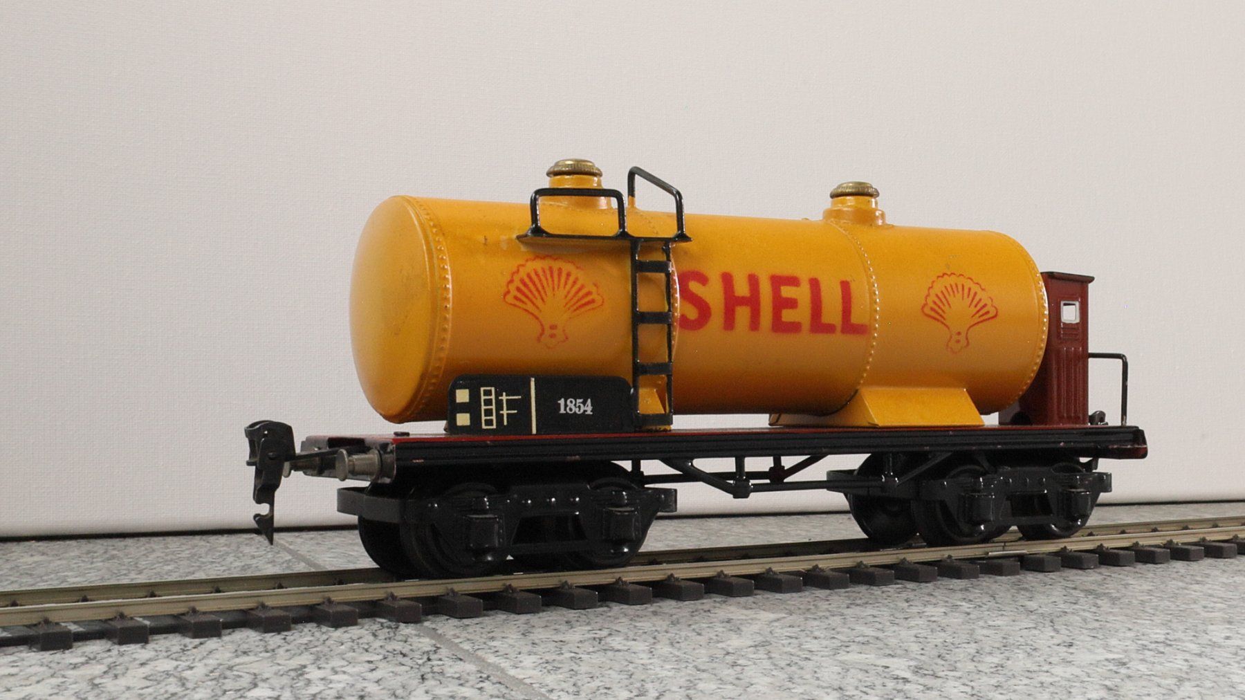 Märklin Trains électriques: Märklin - 0 - 1854- DB Tankwagen "Shell" 4-achsig – D'occasion à Hergiswil NW par E646.060 1