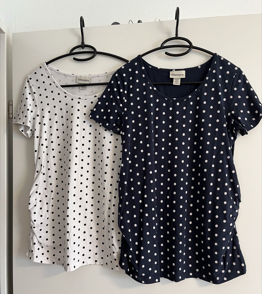 T-shirt: 2 Umstandsshirts, gepunktet, blau & weiss – Nuovo (secondo la descrizione) da Hildisrieden venduto da Gwennn