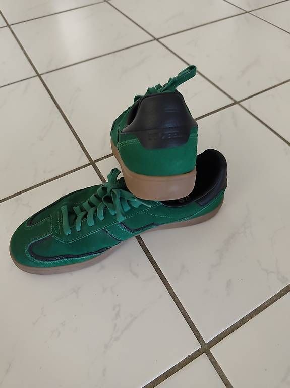 Herrenschuhe: Sneakers Herren Gr. 46 – Gebraucht aus Emmenbrücke von AKTA3123