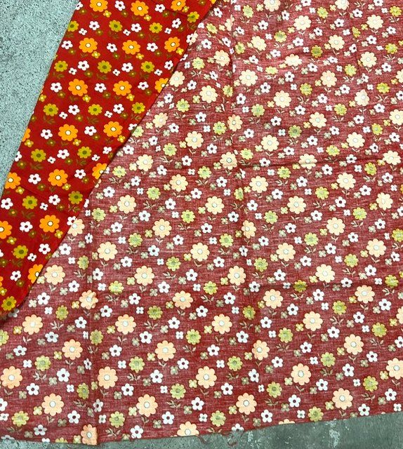 Tessuti: Stoff mit Blümchen 70er roter Hintergrund – Usato da Zürich venduto da gigimai67 6