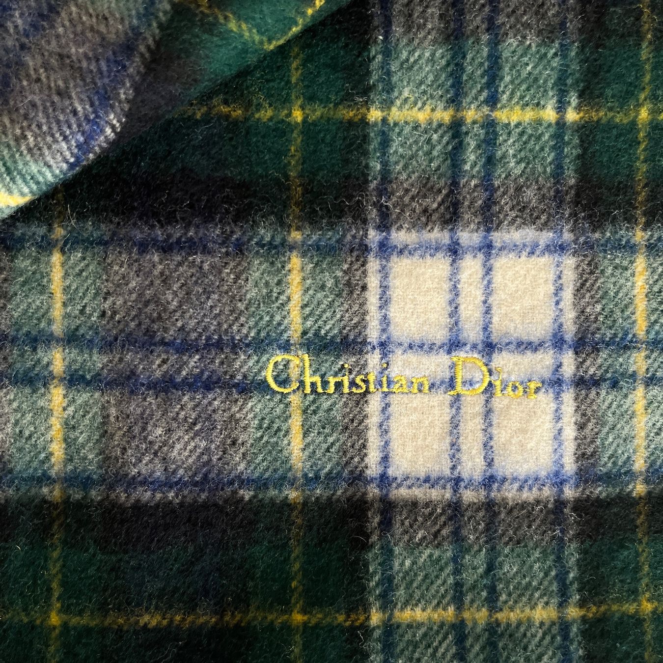 Foulard & Sciarpe: 1990s Christian Dior Pure Lambwool Scarf – Usato da Bern venduto da shoprestoredvintage 2