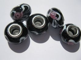 2 Grosslochperlen, Glas Beads schwarz mit Blume