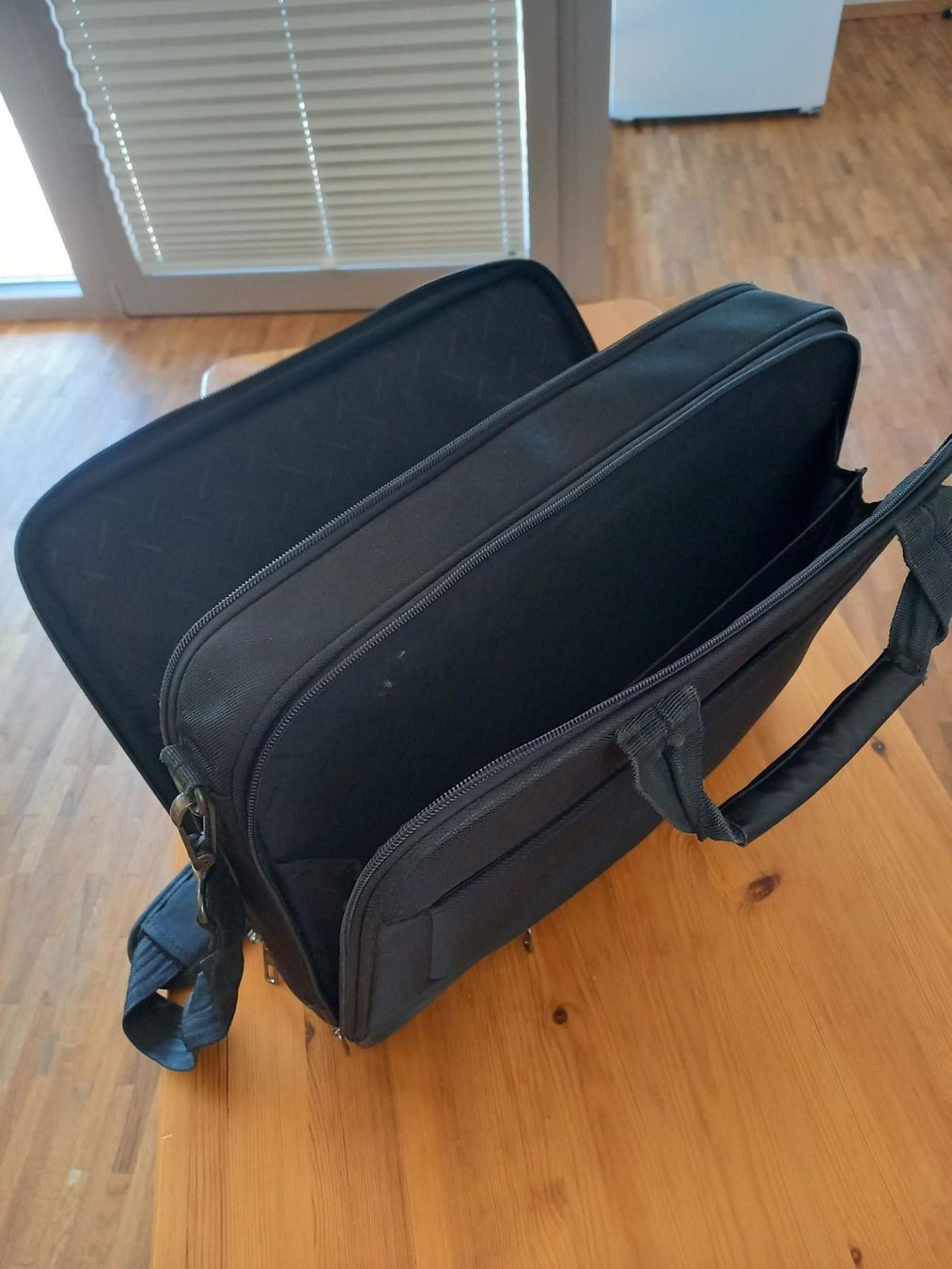Samsonite Borse: Tasche Laptop, Umhänge, Handgriffe – Usato da Wengi b. Frutigen venduto da albion7 1