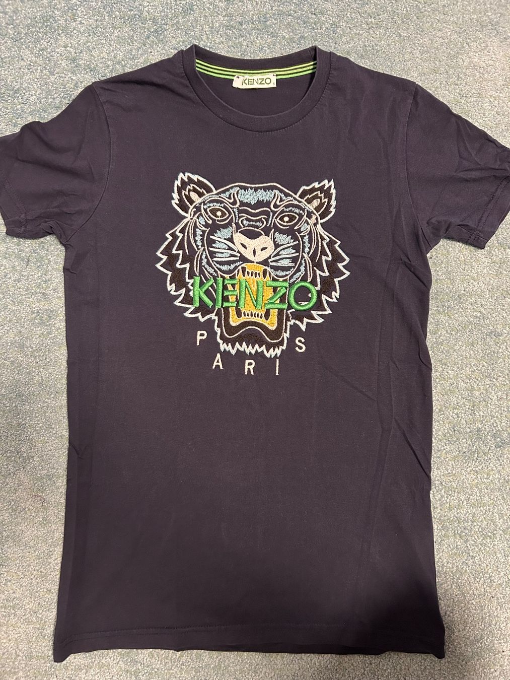 Kenzo T-shirt: Kenzo T-Shirt – Usato da Bern venduto da floorball_zoro