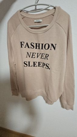 Pull Bershka rose "Fashion never sleeps" L
