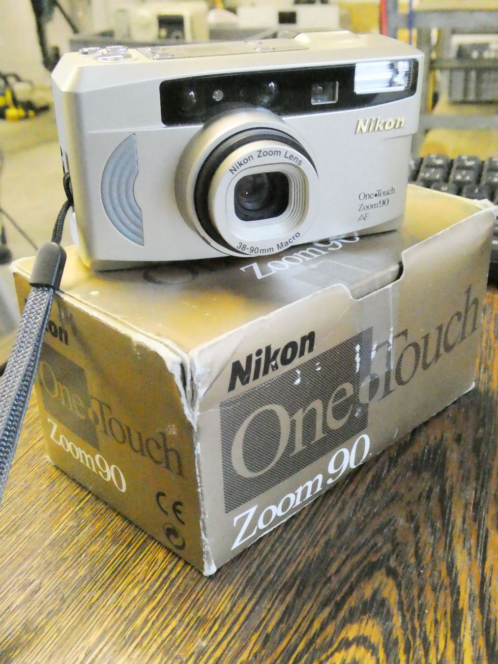 Nikon Fotocamera: Nikon One-Touch Zoom 90 Argentique – Usato da Etagnières venduto da emmaus.electro 1