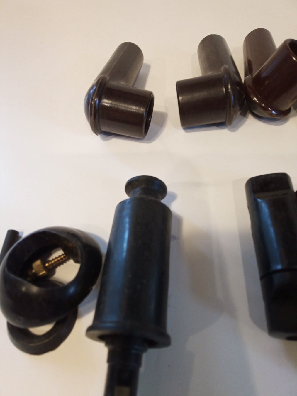 Toutes les pièces détachées moto: Lot Zündkerzenstecker Bakelit NOS Oldtimer – Neuf (Voir description) à Zürich par edi_c2m6 3