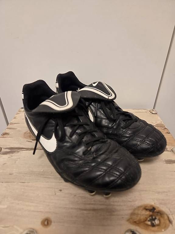 Scarpe per ragazzi: Nike Fussballschuhe Gr. 37.5 – Usato da Volketswil venduto da zacki09