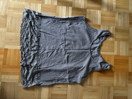 Damen Tanktop grau mit Spitzenbesatz gebraucht