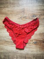 Rote Spitzen-Dessous, Grösse M