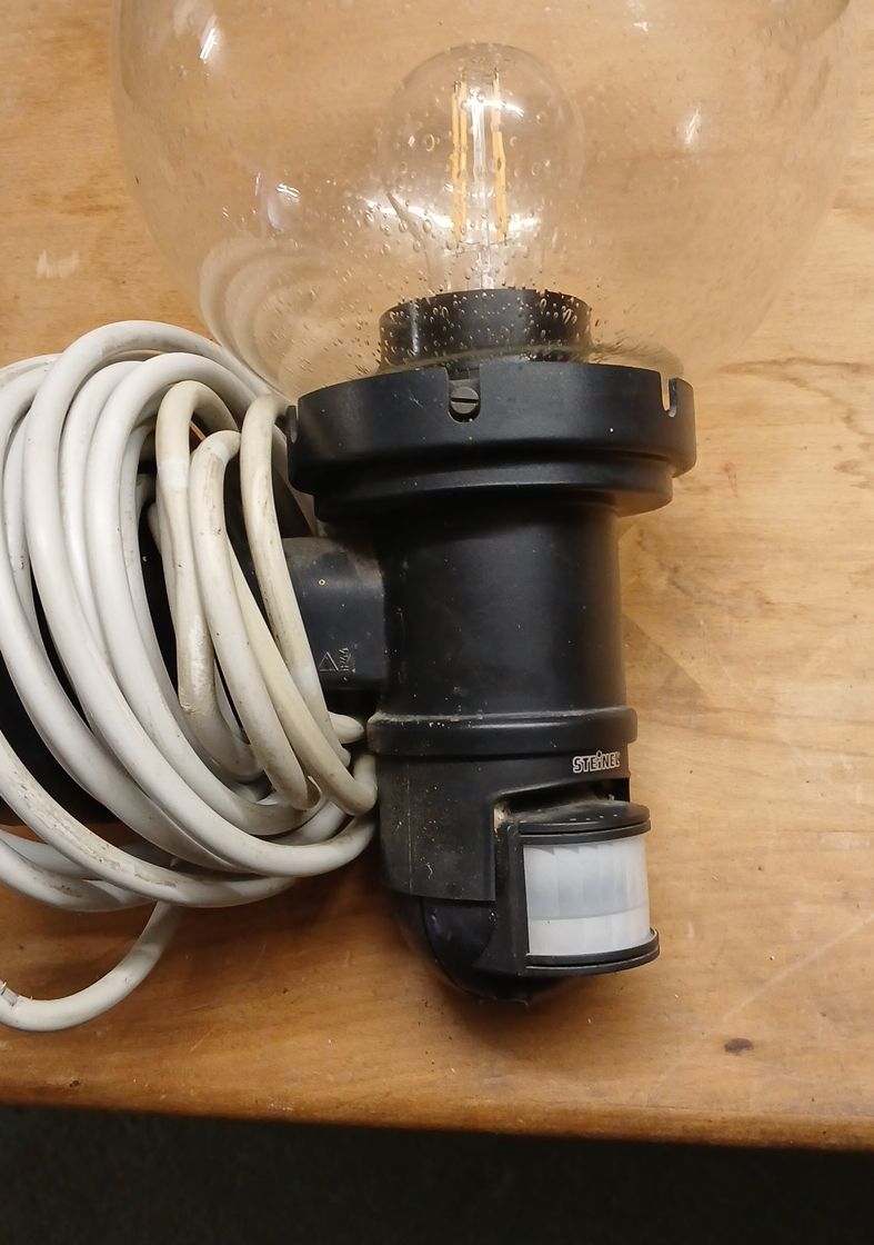 Lampade: Aussenlampe mit Bewegungsmelder – Usato da Zuzwil SG venduto da Naada666