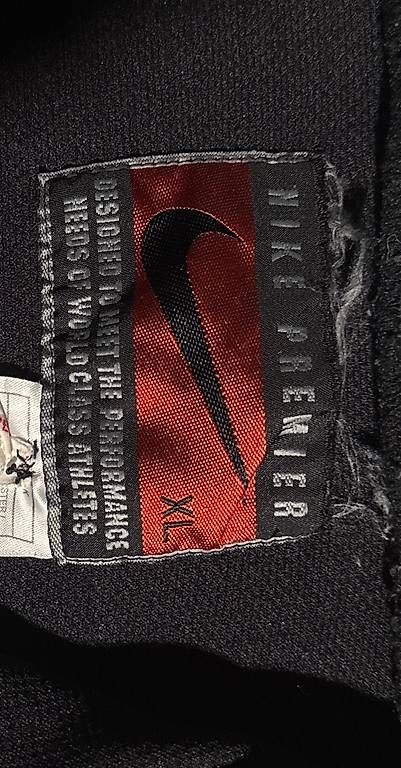 Giacche: jacket nike – Usato da Lausanne venduto da def_7qwq 1
