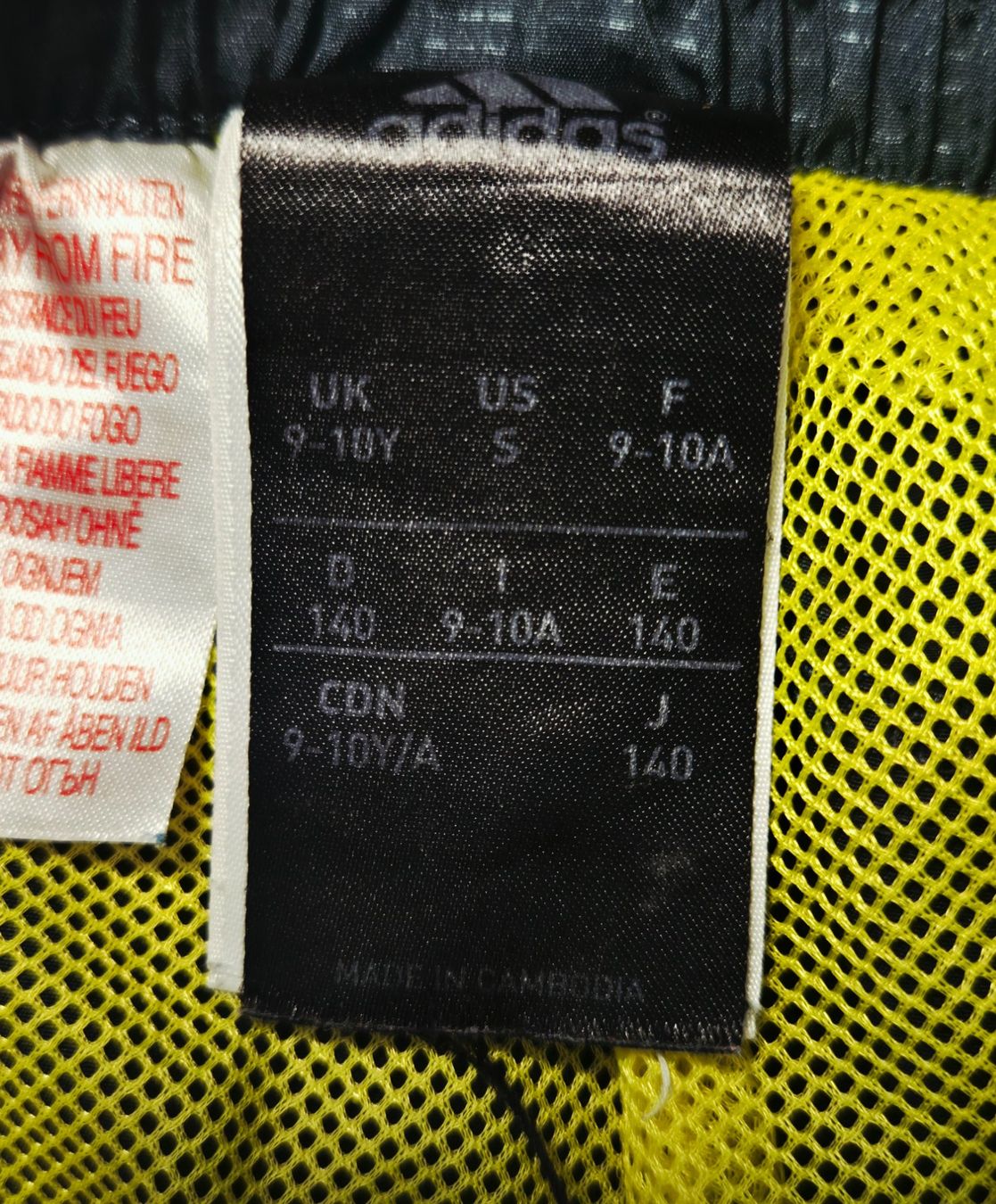 Adidas Pantaloni: knielange Adidas Shorts, Gr.140 – Usato da Volketswil venduto da Dokinka 3
