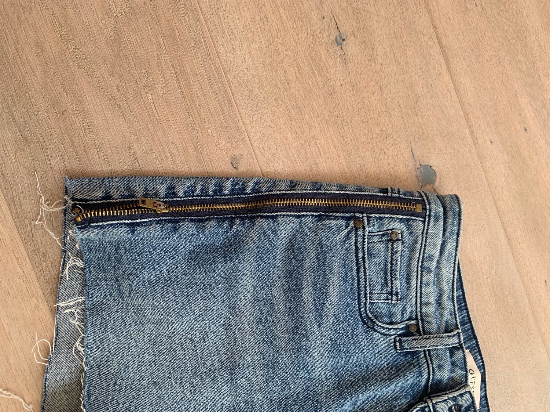 Guess Pantaloni: Neu Schorts von Guess gr 27 – Nuovo (secondo la descrizione) da Nuglar venduto da Korsika2 1