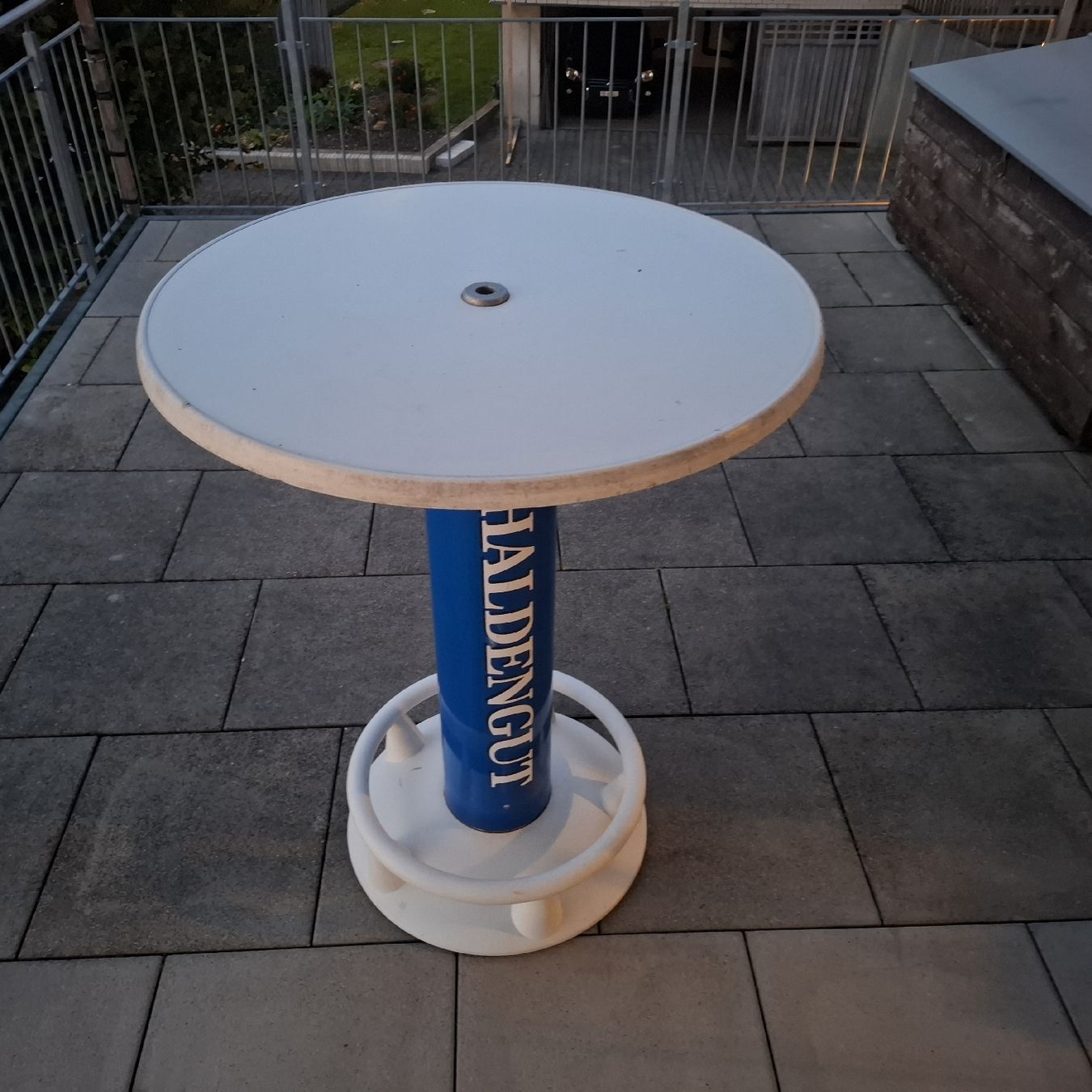 Allestimento di negozi e stand fieristici: Stehtisch Bartisch Haldengut – Usato da Rickenbach b. Wil venduto da race72 1