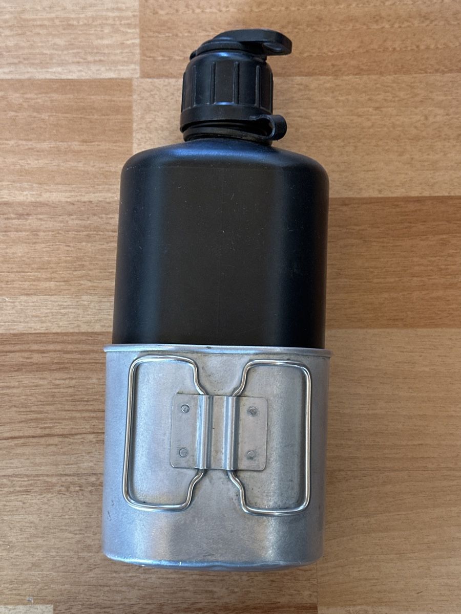 Schweizer Armee Ausrüstung & Ersatzteile: Militär Feldflasche Trinkflasche mit Becher Schweizer Armee – Gebraucht aus St. Gallen von mai_gd7k 1