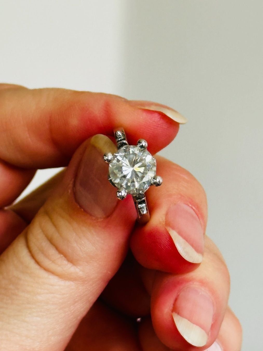 Anelli: 8,5 mm White Real Moissanite ring size 7 – Nuovo e nell'imballaggio originale da Genève venduto da AGBERG 7