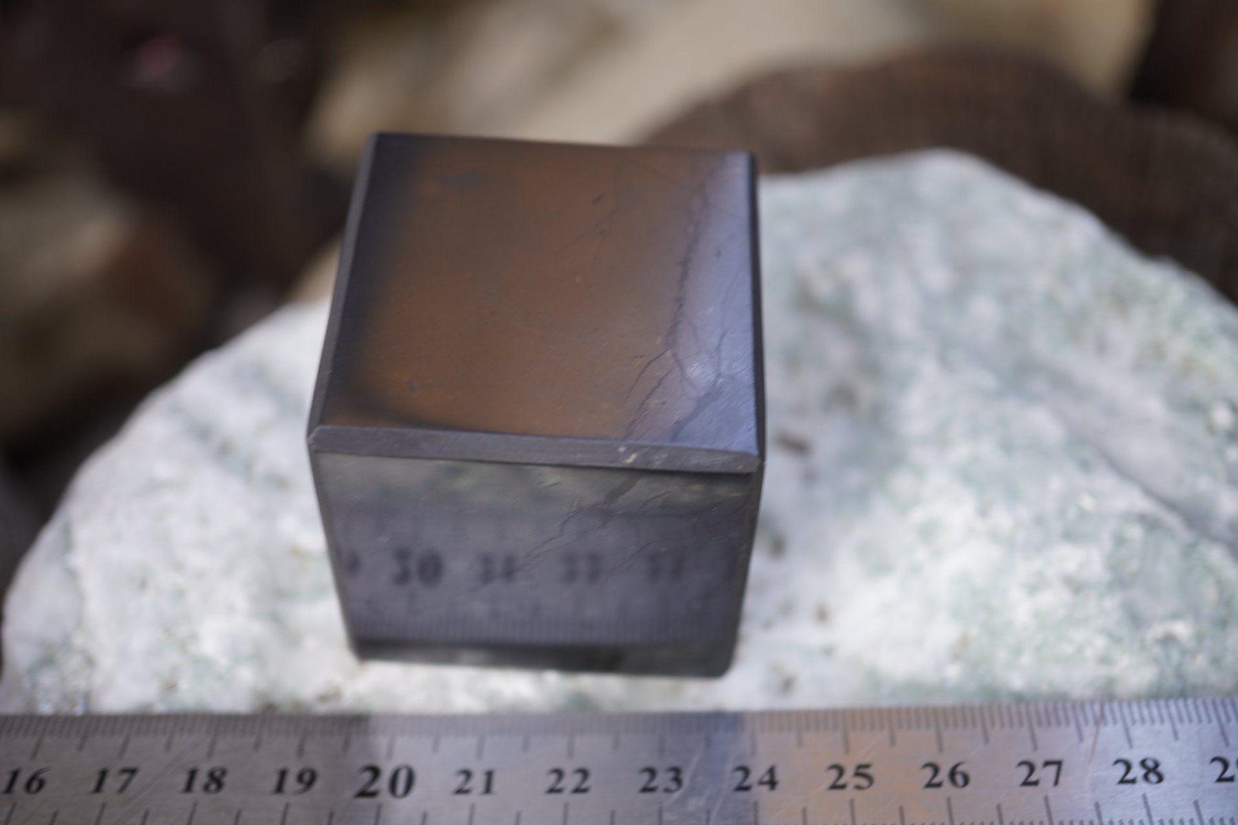 Minerali & Pietre curative: Schungit  Shungit  Würfel    4cm x 4cm – Nuovo e nell'imballaggio originale da Eschenbach SG venduto da topstone 2