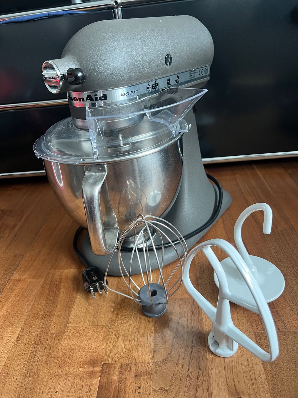 Kitchenaid Küchengeräte: KitchenAid Artisan Küchenmaschine Grau Matt – Gebraucht aus Jona von Sariksa 9