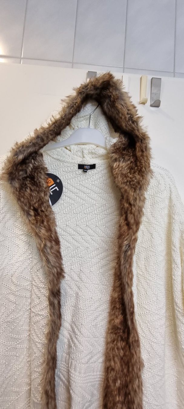 Sonstige Damenmode: Poncho, Cape mit Kapuze, neu – Neu und originalverpackt aus geroldswil von Gumball1 2