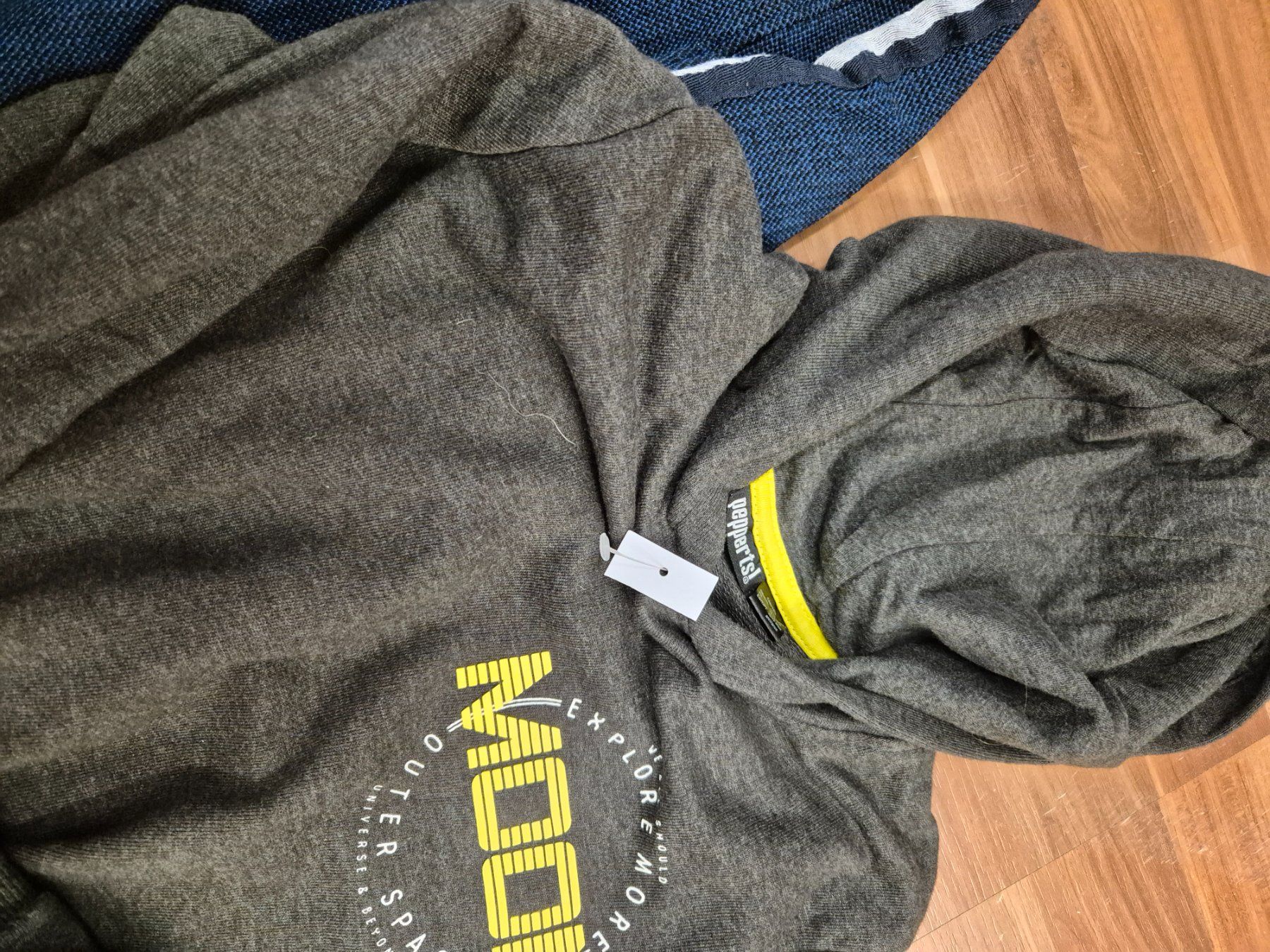 Pullover & Sweatshirts: 2x Jungen Pullover & Hoodie, Grösse 146/152 K9 – Gebraucht aus Schwarzenburg von Flamingo07 2