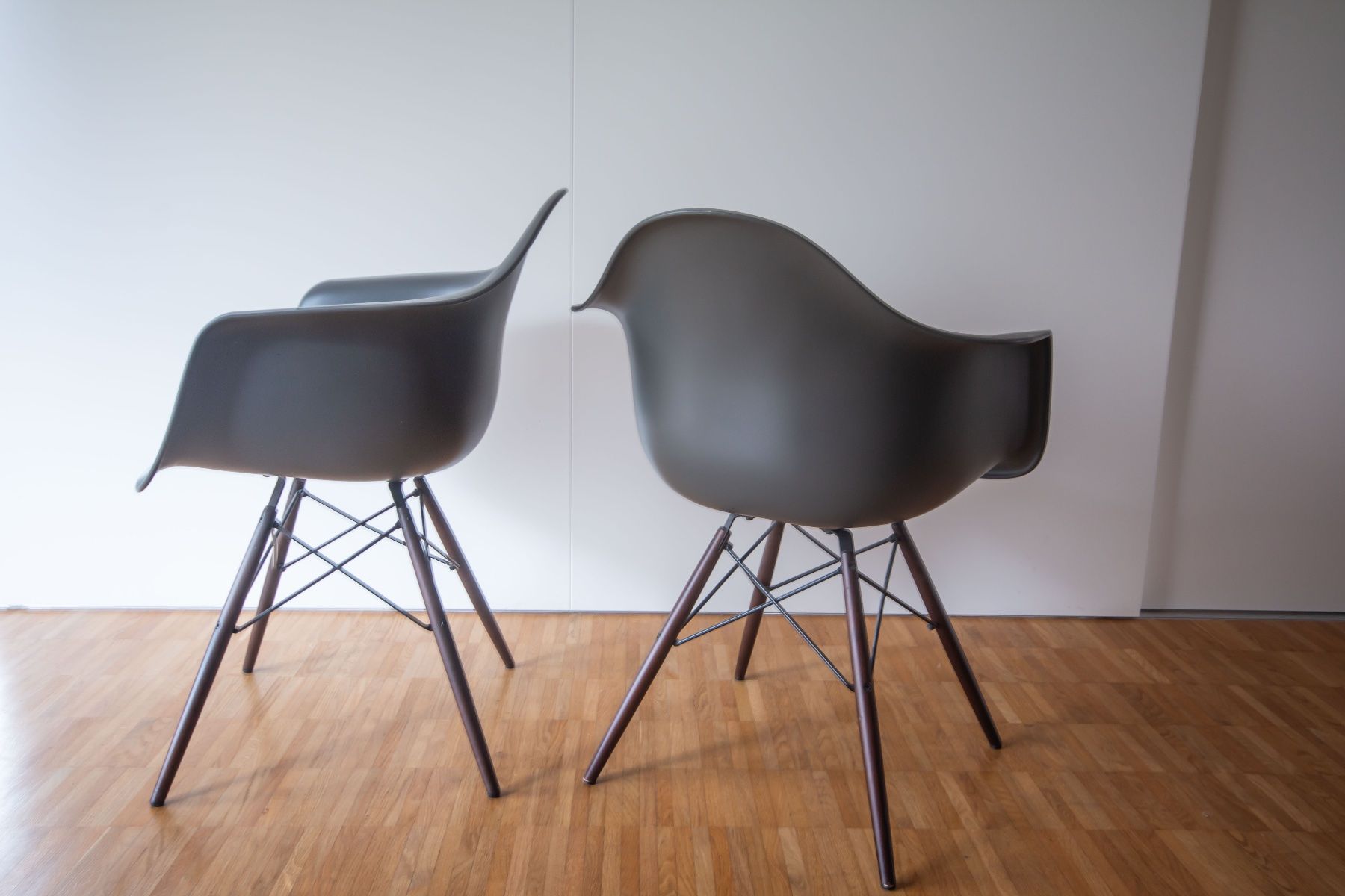 Eames Sedie: 2x Eames Plastic Armchair – Usato da Zürich venduto da ip_8055 2
