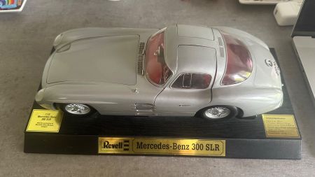 Mercedes-Benz 300 SLR Modellauto silber 1:12