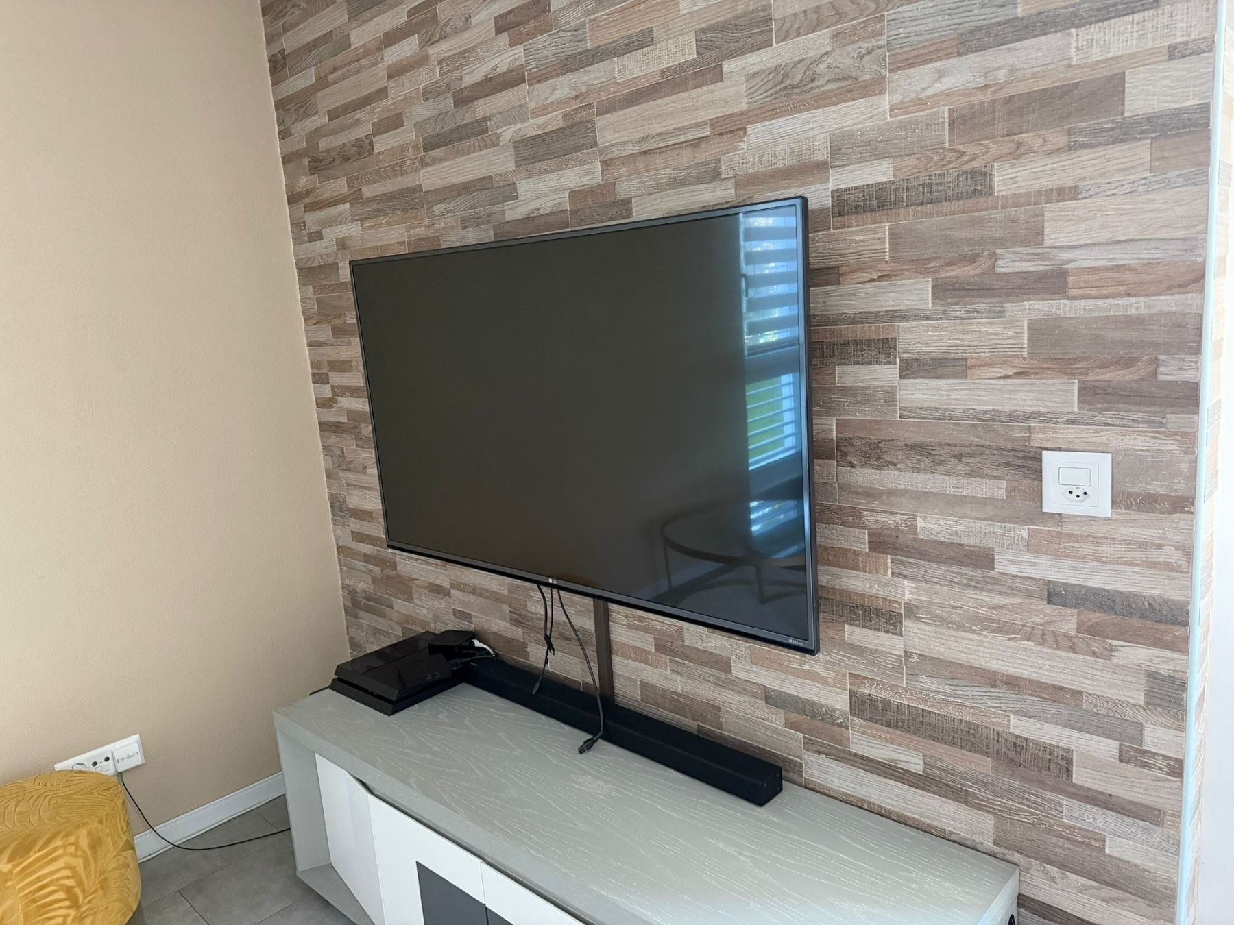 LG Fernseher: Télévision LG – Neu (gemäss Beschreibung) aus La Chaux-de-Fonds von patricia42