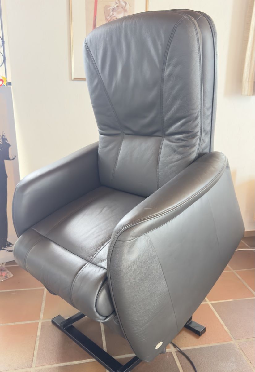 Himolla Poltrone: Himolla Relaxsessel mit Aufstehhilfe – Usato da Hombrechtikon venduto da Froeschli9