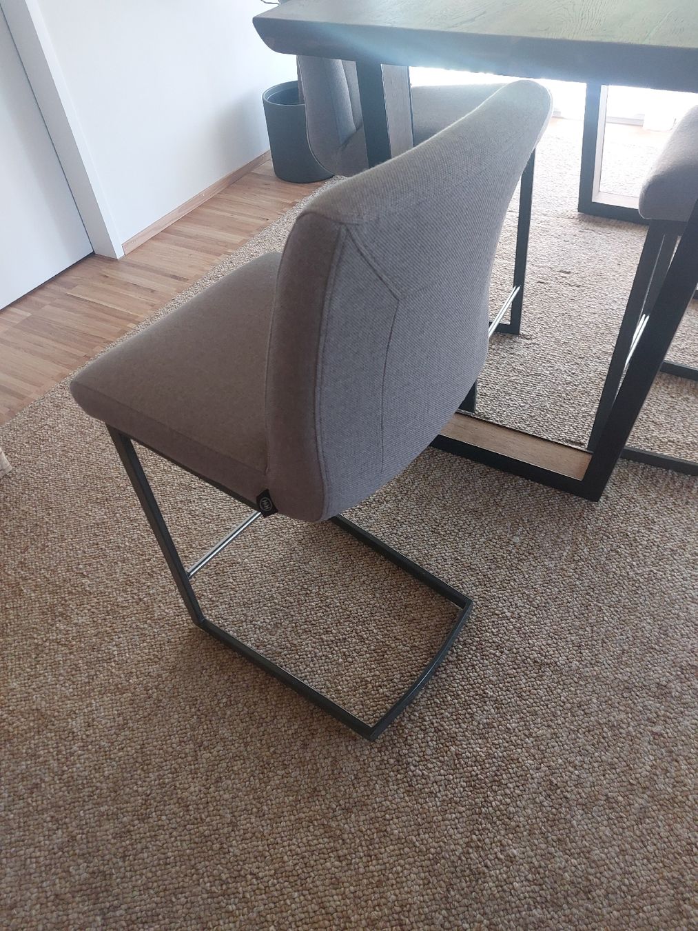Set de table et chaises: Henders und Hazel Tresentisch mit 4 Stühlen  – D'occasion à Niederhasli par har_2bpb 3