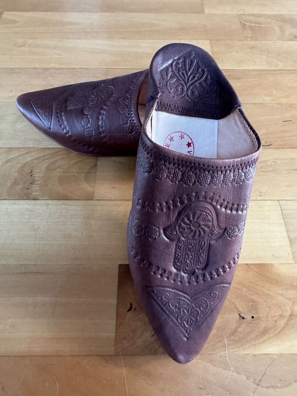 Scarpe da donna: Bezaubernde Handmade Leder Babouches mit Muster NEW – Nuovo (secondo la descrizione) da Mägenwil venduto da Dascha69