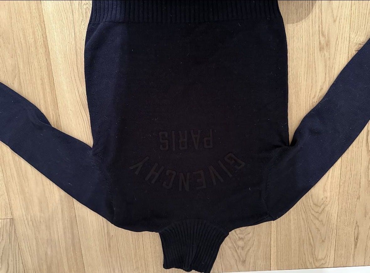 Maglioni & Felpe: Givenchy Paris Herren Rollkragenpullover – Zeitlos! – Usato da Hombrechtikon venduto da mes_mmb8 1