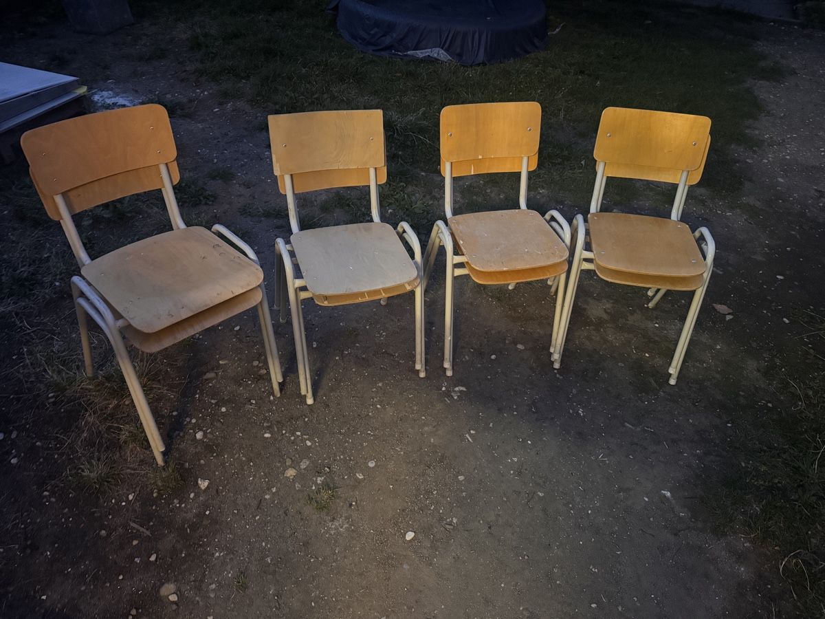 Sedie: Stuhl stapelbar, Buche – Usato da Basel venduto da Stein0233