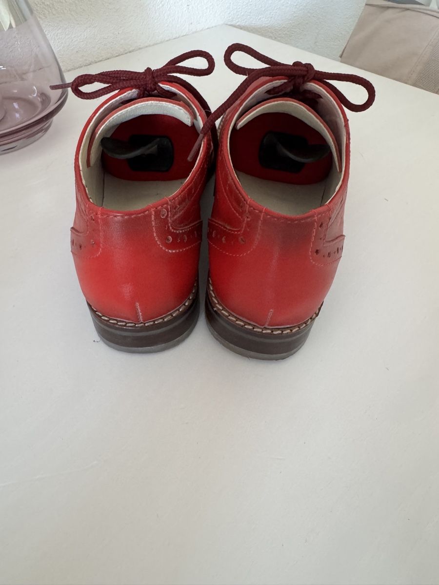 Chaussures femmes: Halbschuhe rot 37 neuwertig  – D'occasion à Oberglatt ZH par jul_nhy7 2