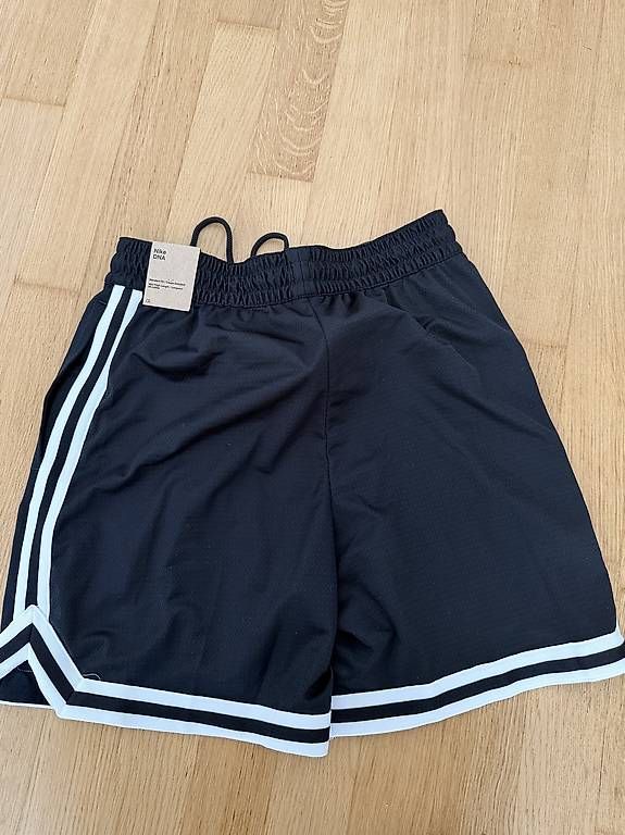 Nike Pantaloni: Nike Shorts – Nuovo e nell'imballaggio originale da Basel venduto da alu_l9s8 2