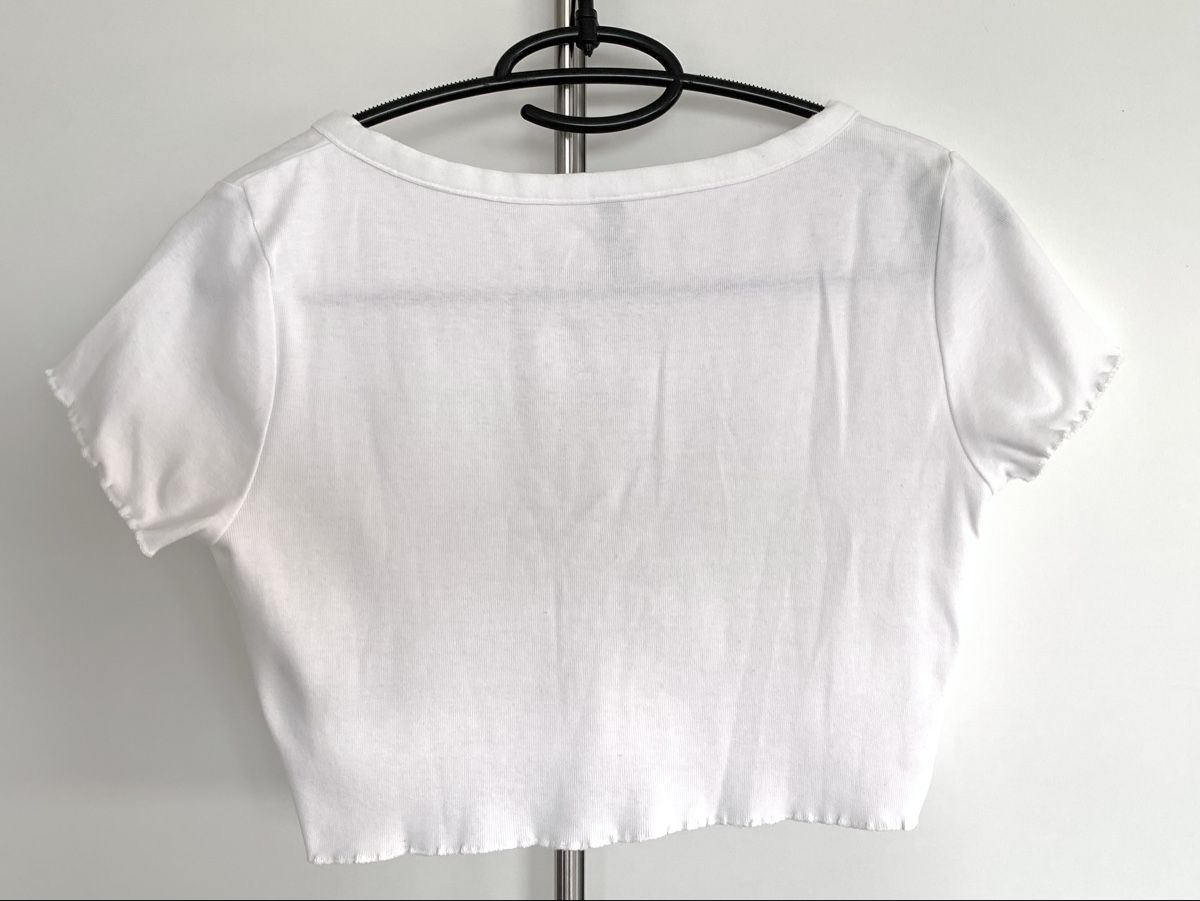 Top: Crop Tops - ZWEI Stück (Schwarz und Weiss) – Usato da Düdingen venduto da Hiron_o7 6