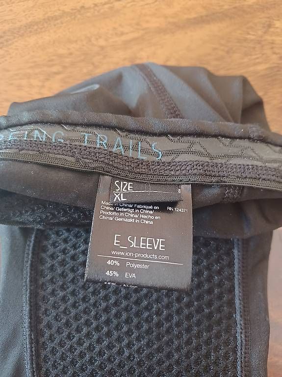 Protezioni & Imbottiture: ION E Sleeve Ellbogen Protektor  – Nuovo e nell'imballaggio originale da Naters venduto da oli_8kyt 1