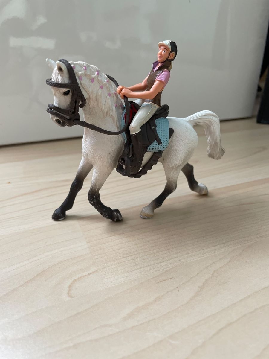 Schleich Jouets: Schleich Pferd mit Reiter  – D'occasion à Wil Sg par mil_r9gx