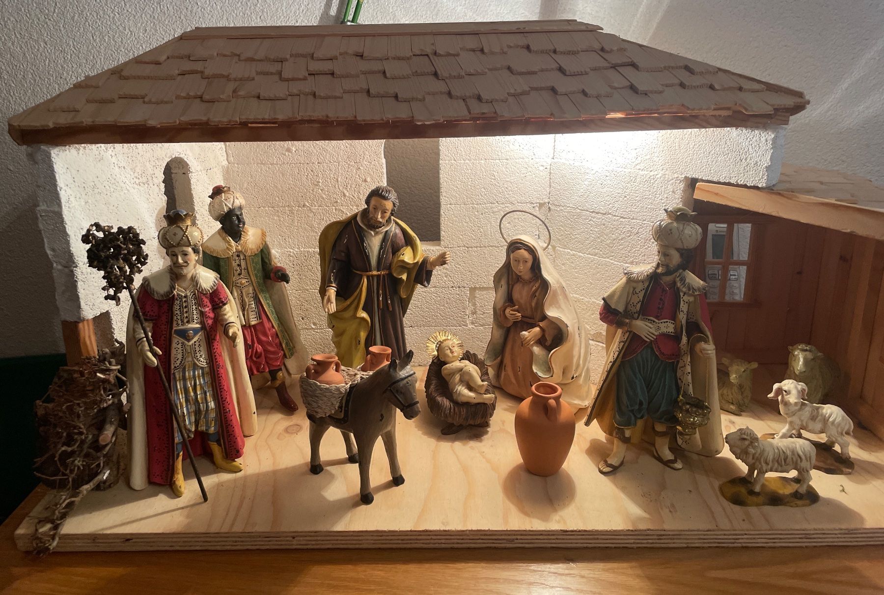 Tutte le decorazioni: Grosse Krippe mit Figuren – Usato da Kleinlützel venduto da Schatzkiste_Laufen 3