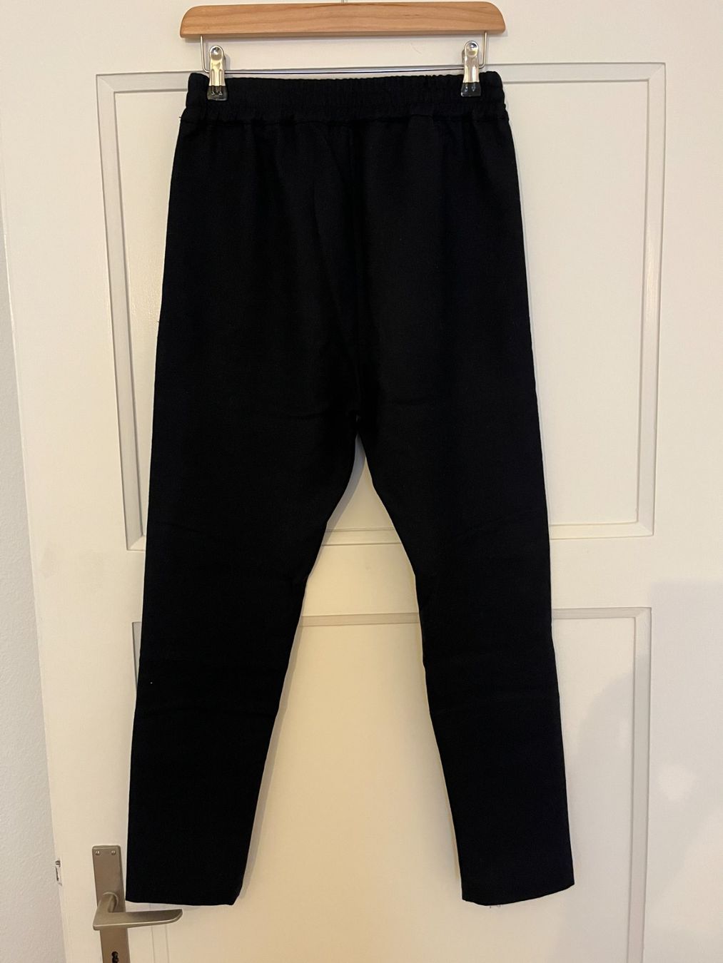Pantalons: STOFFHOSE SCHWARZ – D'occasion à Zürich par Ankawhi 1