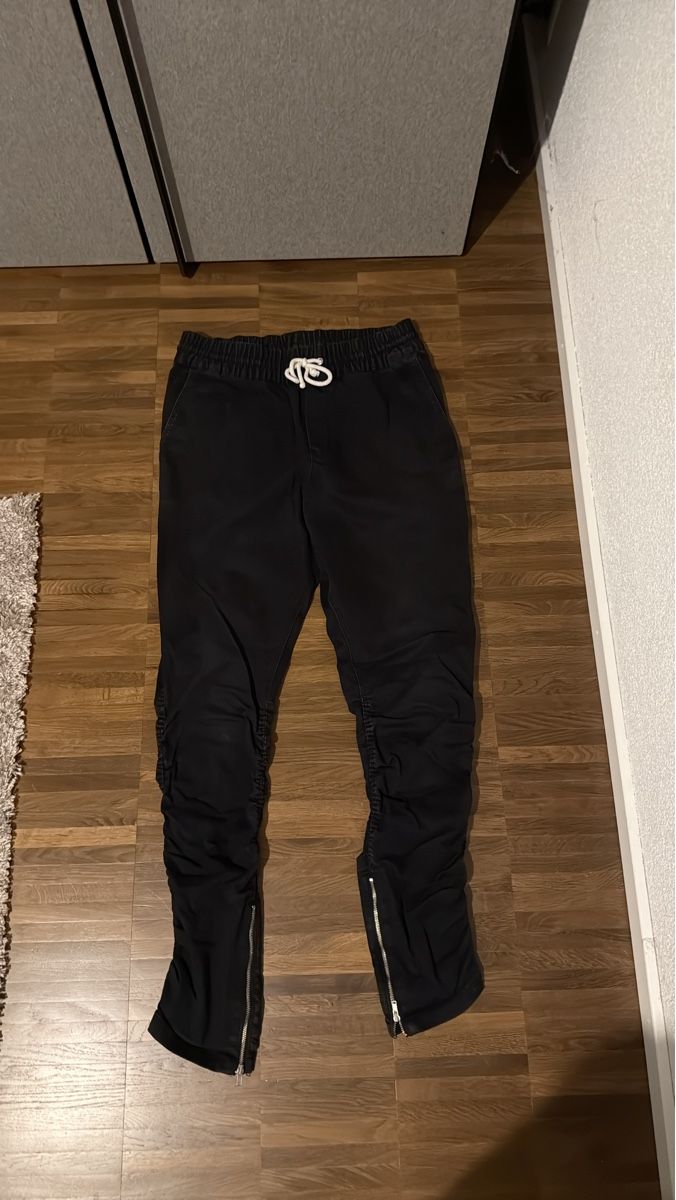 Pantaloni: Stylische schwarze Hose Grösse 30 – Usato da Freidorf TG venduto da sarotiko