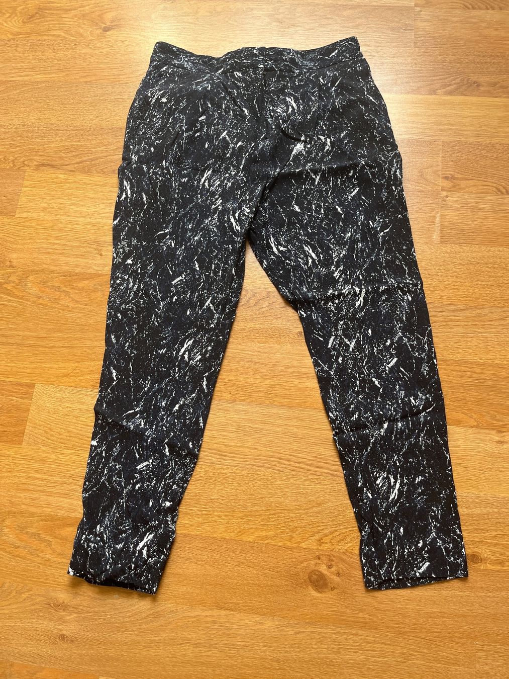Cos Pantalons: Cos pantalon taille M – D'occasion à Genève par fyshbird