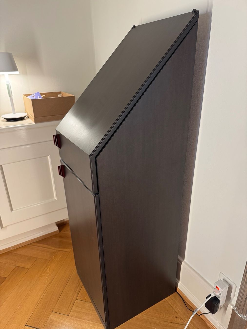 Armadi: Barschrank Team 7 – Usato da Basel venduto da mgessenay 3